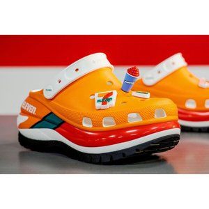 7-ELEVEN X CROCS US MEGA CRUSH Clog 7-11 Orange  208273-810 NEW IN BOX  US Sz 7